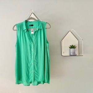NWT GAP Sleeveless Button-Down Green Top